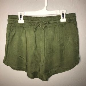 Super cute army green shorts!!